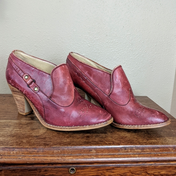 70's Village Cobbler Thom McAn Red Heel Booties - Picture 4 of 6